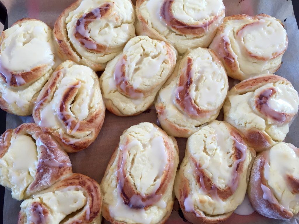 drożdżówki z serem i lukrem