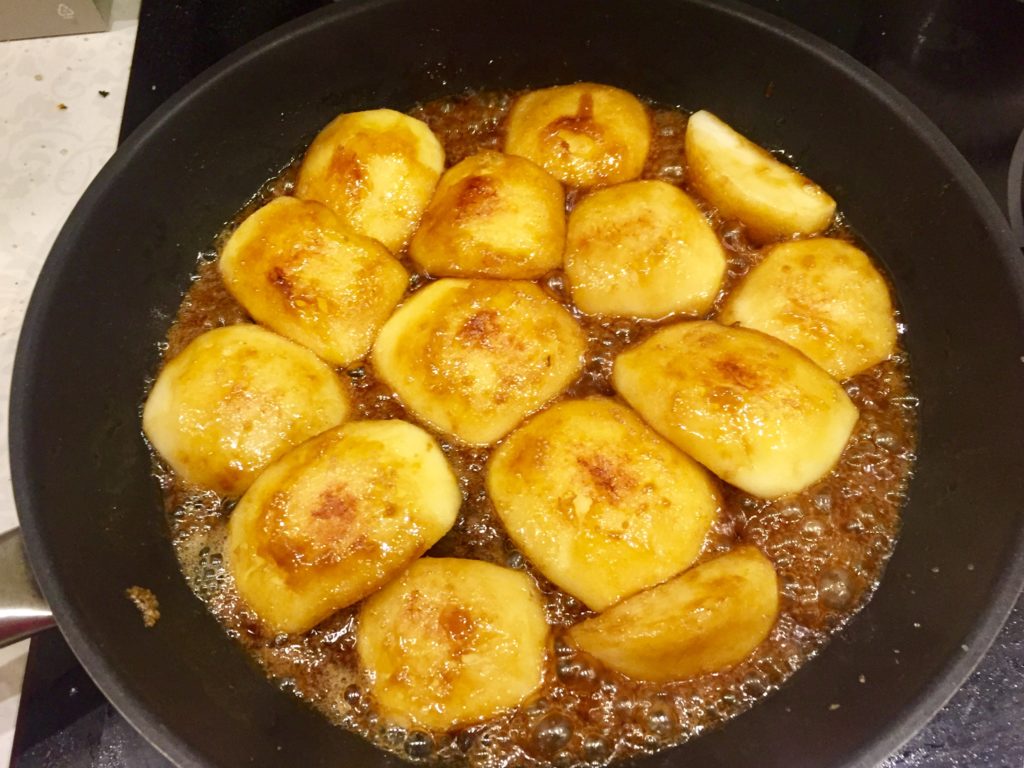 jabłka smażone w karmelu